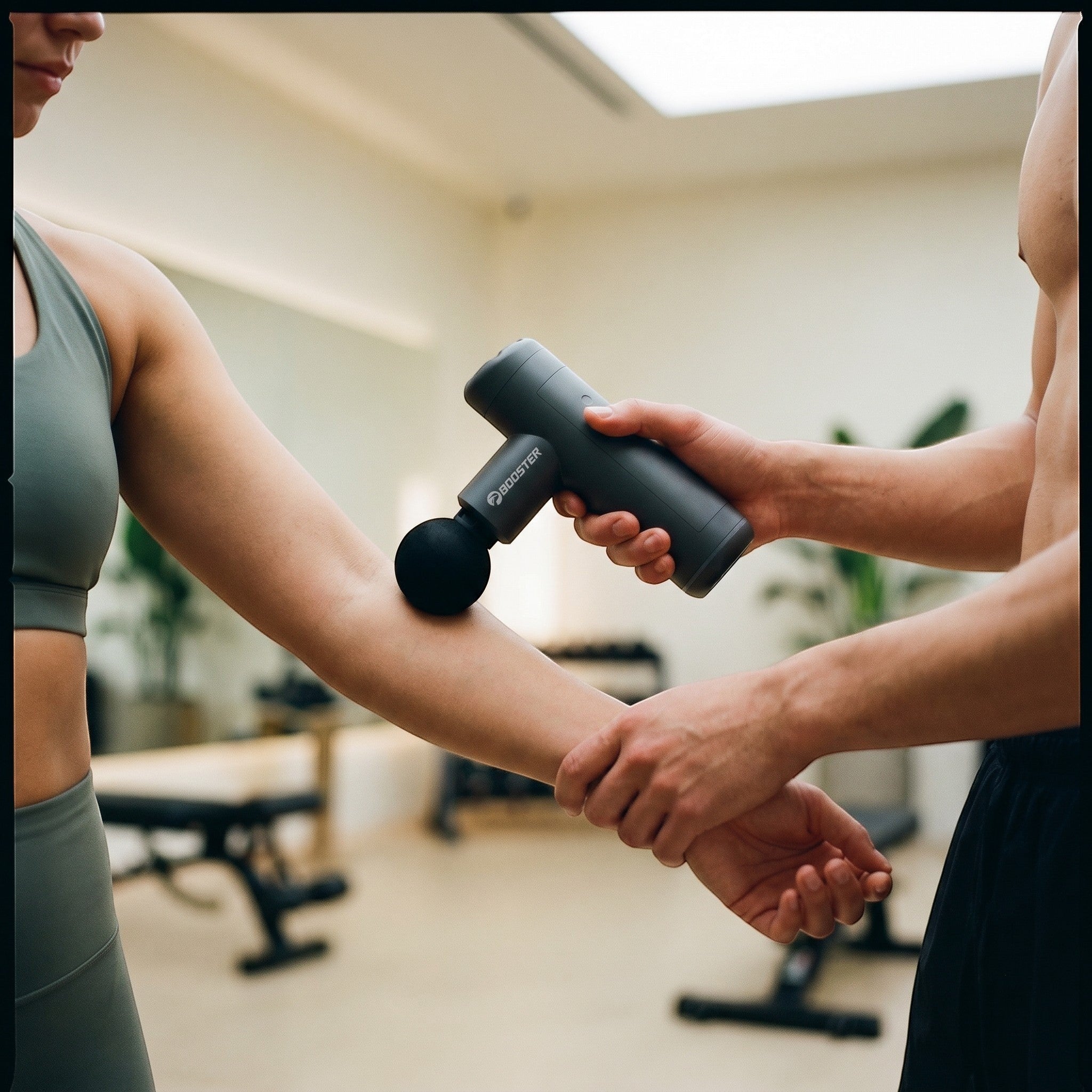 Say goodbye to stubborn knots and muscle stiffness. With powerful percussion therapy, this handheld massage gun penetrates deep into muscles to relieve pain and improve mobility. Ideal for athletes, gym-goers, or anyone dealing with daily tension.